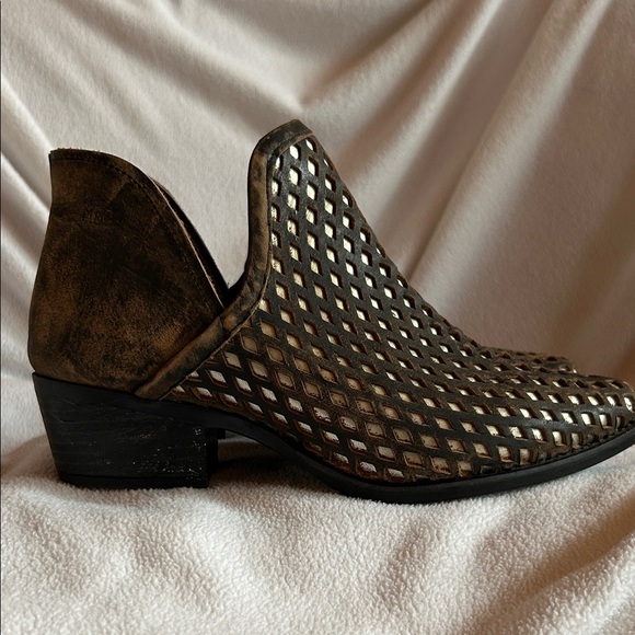 Anthro | Musse & Cloud Distressed Leather Netflix Bootie, Size 7 - Picture 6 of 11